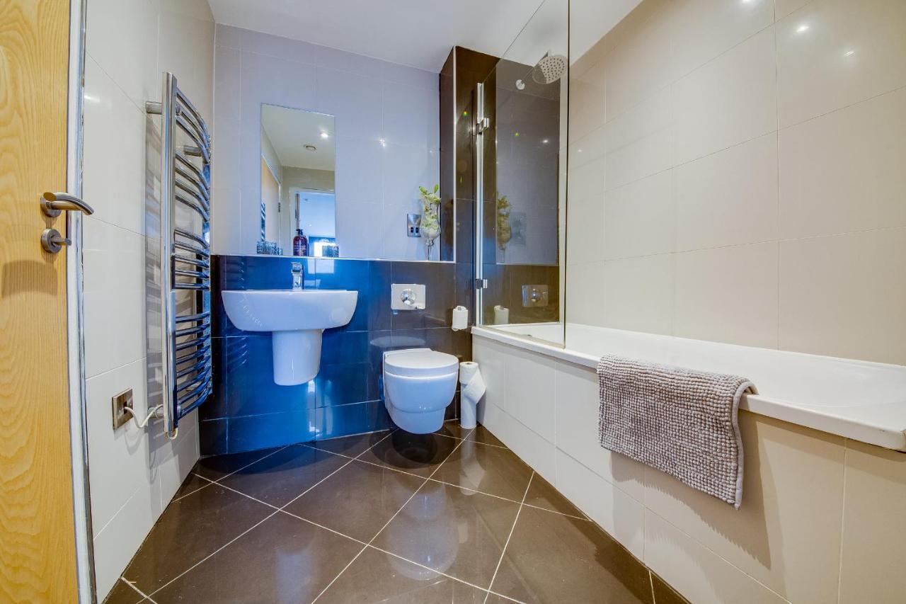 Spacious 3-Bed Penthouse With City Sky Line Views Шефилд Экстерьер фото