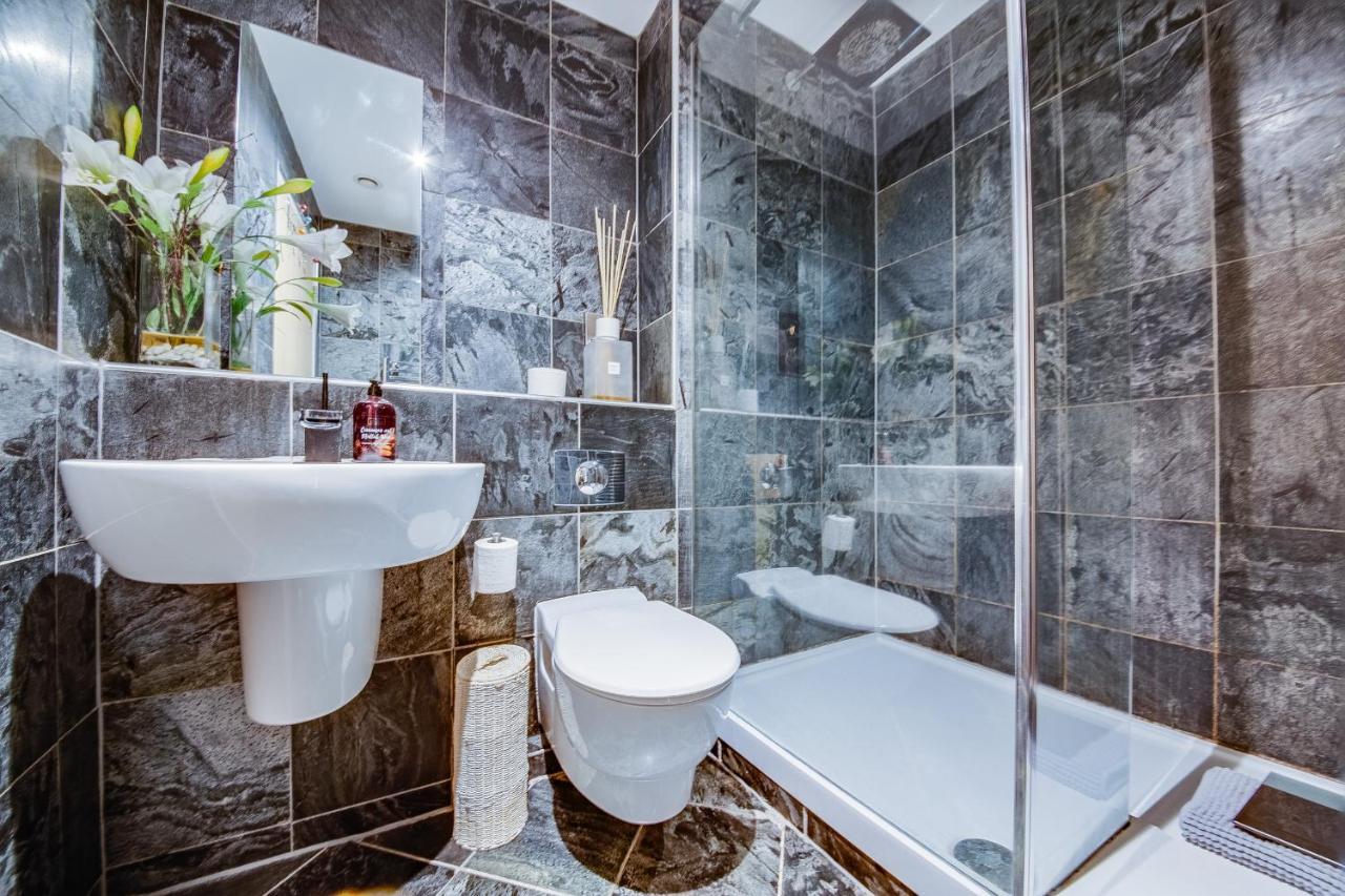 Spacious 3-Bed Penthouse With City Sky Line Views Шефилд Экстерьер фото